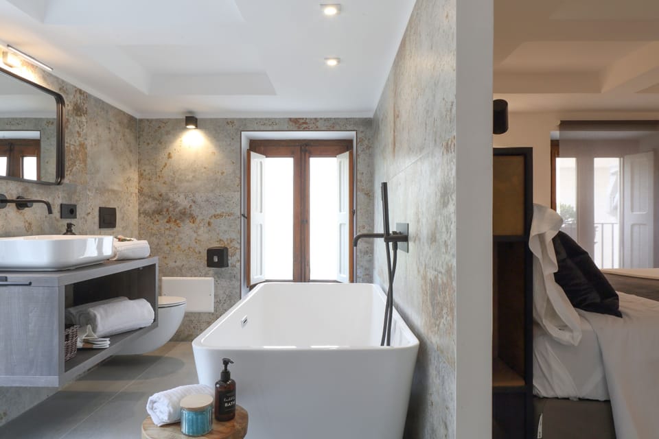 Signature Room (Low ceiling 1.85m/6ft 7in) | Bathroom | Shower, free toiletries, hair dryer, slippers