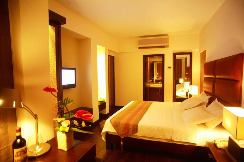 Premium bedding, minibar, in-room safe, desk