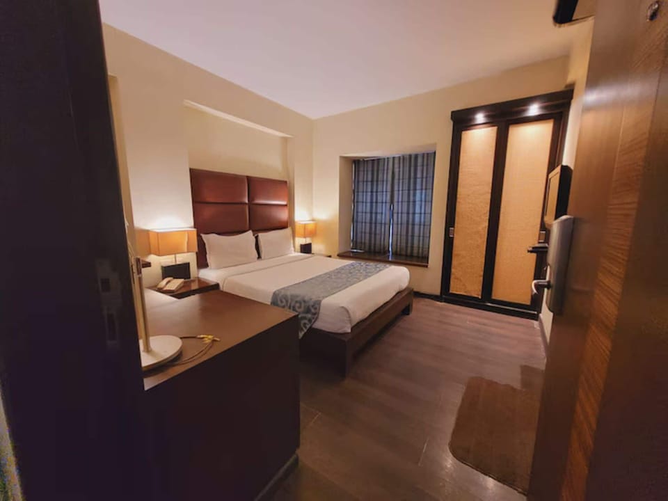 Executive Twin Room | Premium bedding, minibar, in-room safe, desk