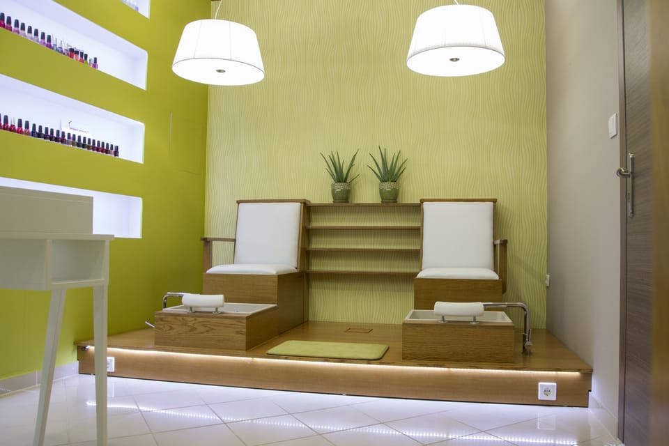 Nail salon