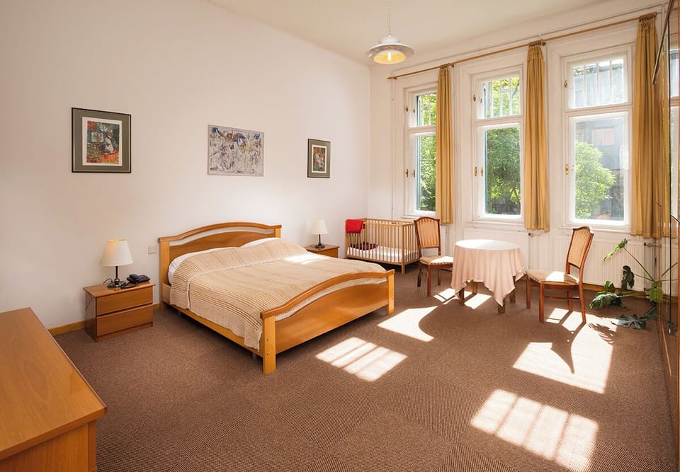 Triple Room | Minibar, in-room safe, desk, free WiFi