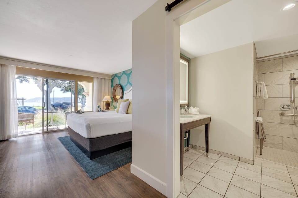 Mobility/Hearing Accessible King | Premium bedding, minibar, in-room safe, individually decorated