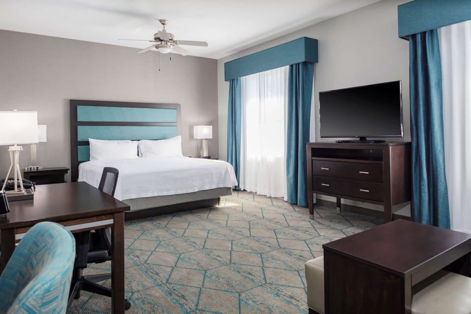 1 King Studio Suite | Hypo-allergenic bedding, desk, laptop workspace, blackout drapes