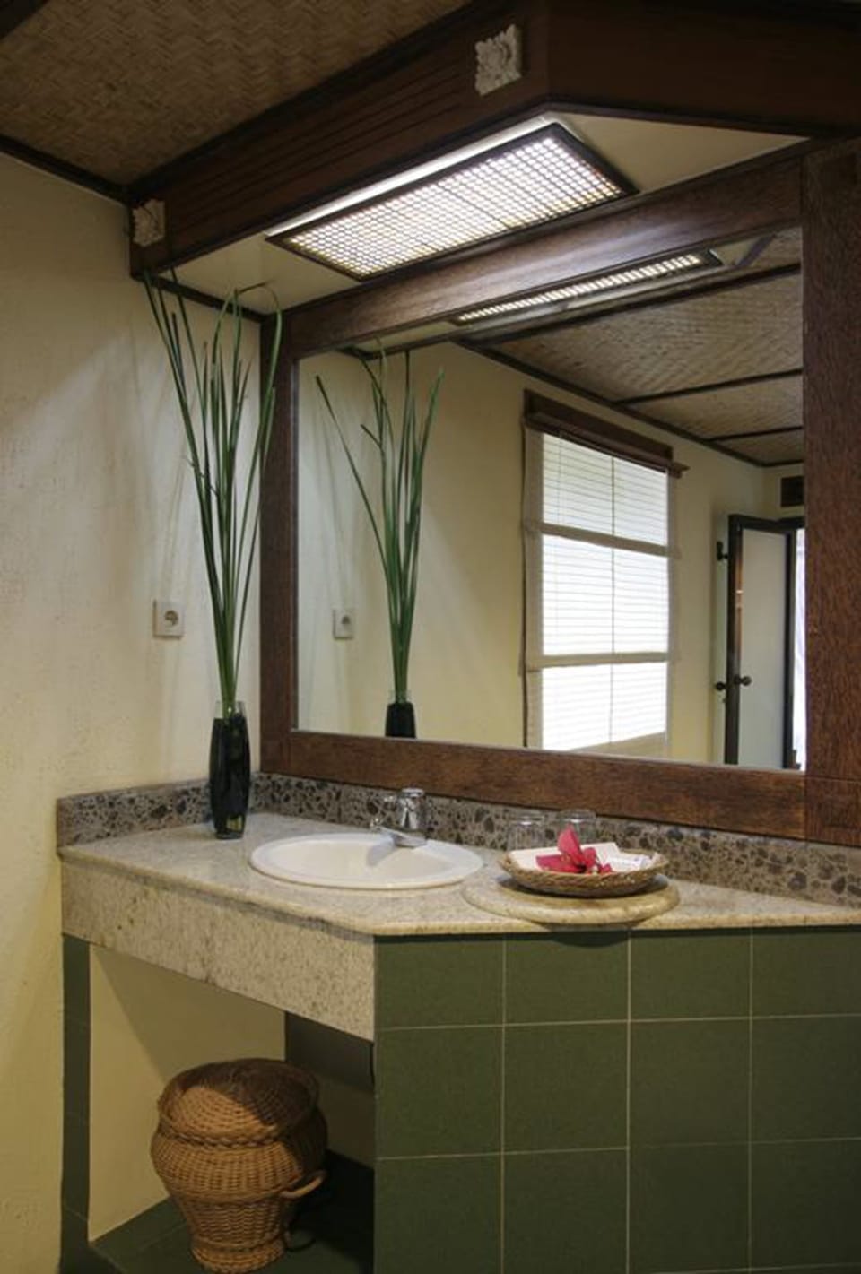 Superior Double or Twin Room, Balcony, Sea View | Bathroom | Shower, hair dryer, slippers, bidet