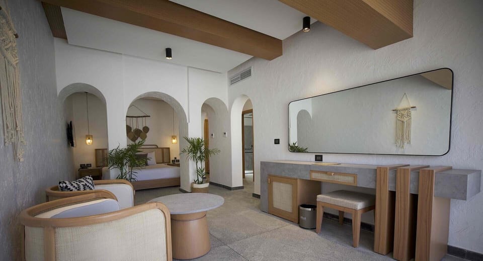 Pool Suite | Pillowtop beds, minibar, in-room safe, desk