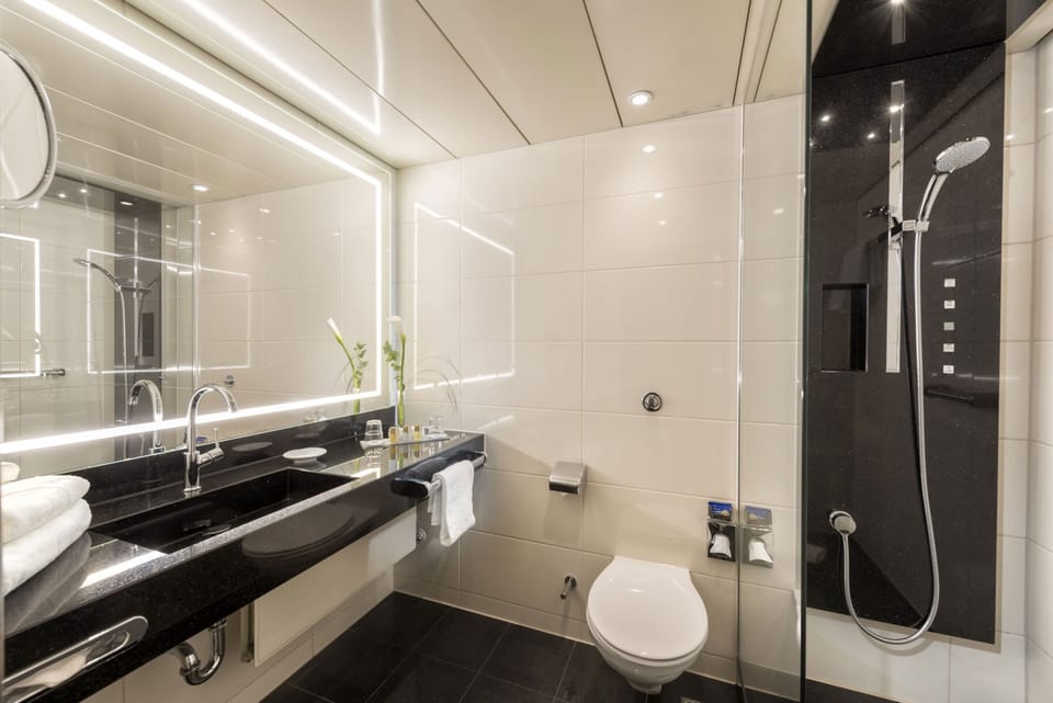 Classic Family Room | Bathroom | Rainfall showerhead, free toiletries, hair dryer, towels