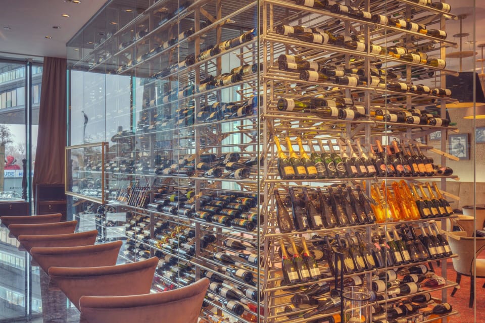 2 restaurants; breakfast, lunch, dinner, and brunch served