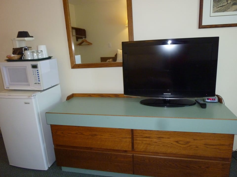 Deluxe Quadruple Room, 2 Queen Beds | Room amenity