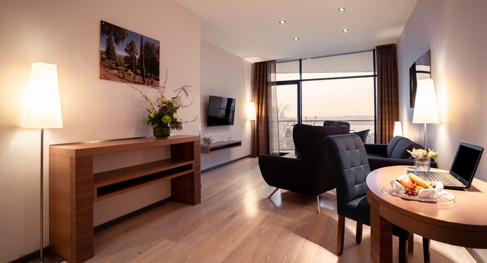 Panoramic Suite | Hypo-allergenic bedding, free minibar items, in-room safe