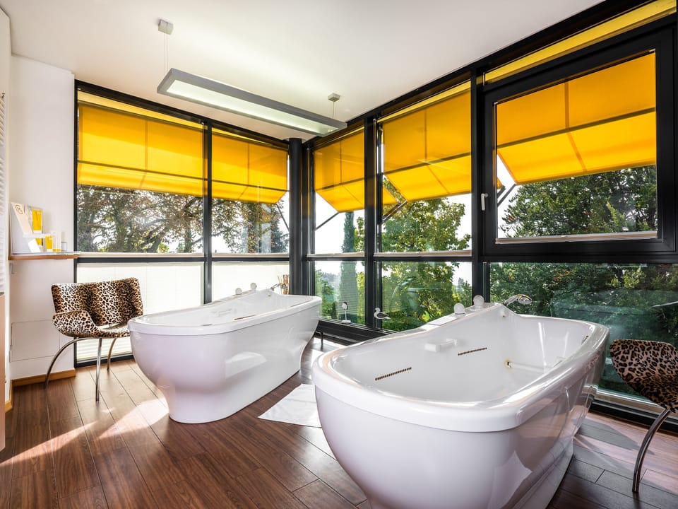 Sauna, steam room, body treatments, aromatherapy, body wraps