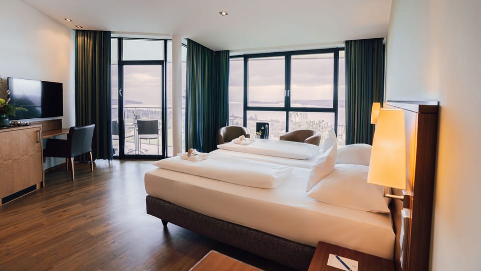 Panoramic Double Room, Lake View | Hypo-allergenic bedding, free minibar items, in-room safe