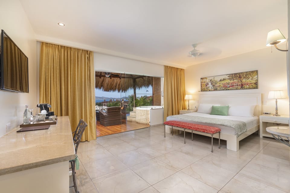 Master Suite | Premium bedding, minibar, in-room safe, individually decorated