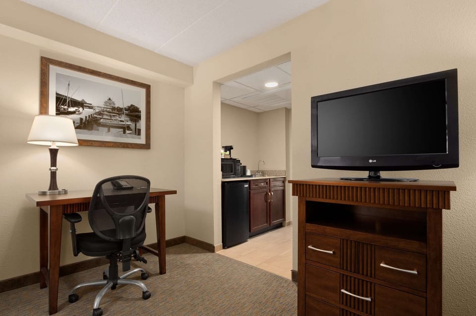 Suite, 1 King Bed with Sofa bed | In-room safe, iron/ironing board, free cribs/infant beds, Internet