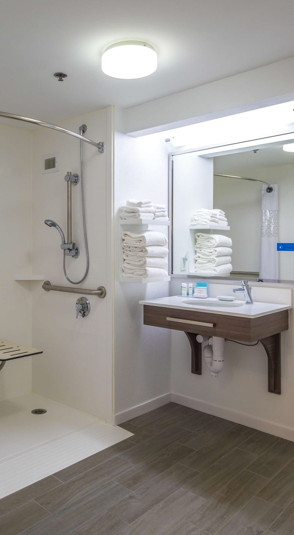Room, 1 King Bed, Accessible, Non Smoking | Premium bedding, desk, blackout drapes, iron/ironing board