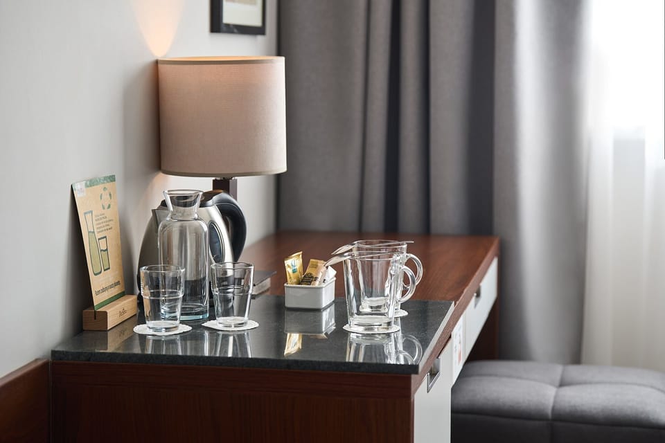 Hypo-allergenic bedding available, in-room safe, desk, laptop workspace