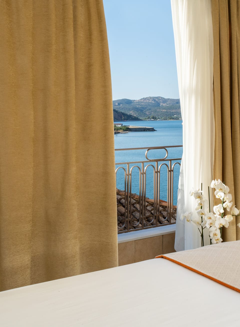 Classic Double Room, Partial Sea View | Water view
