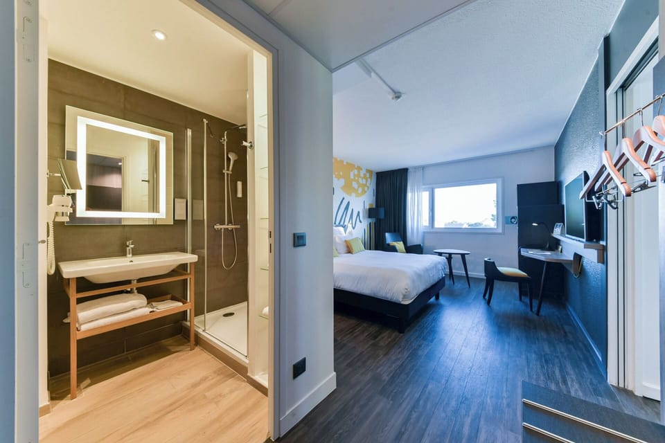 Shower, rainfall showerhead, eco-friendly toiletries, hair dryer