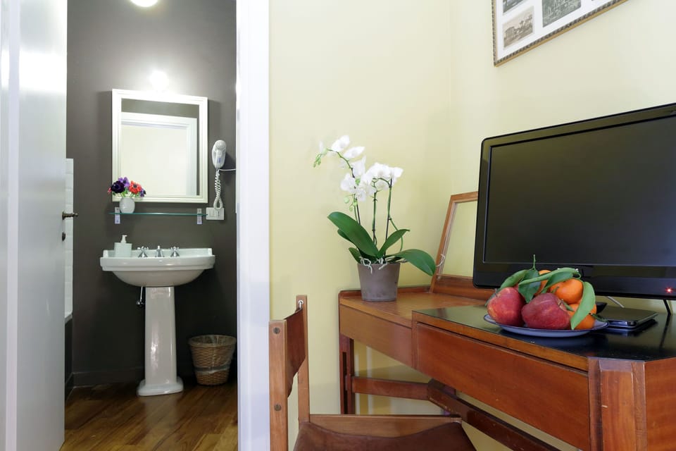 Classic Double Room | In-room safe, desk, free WiFi