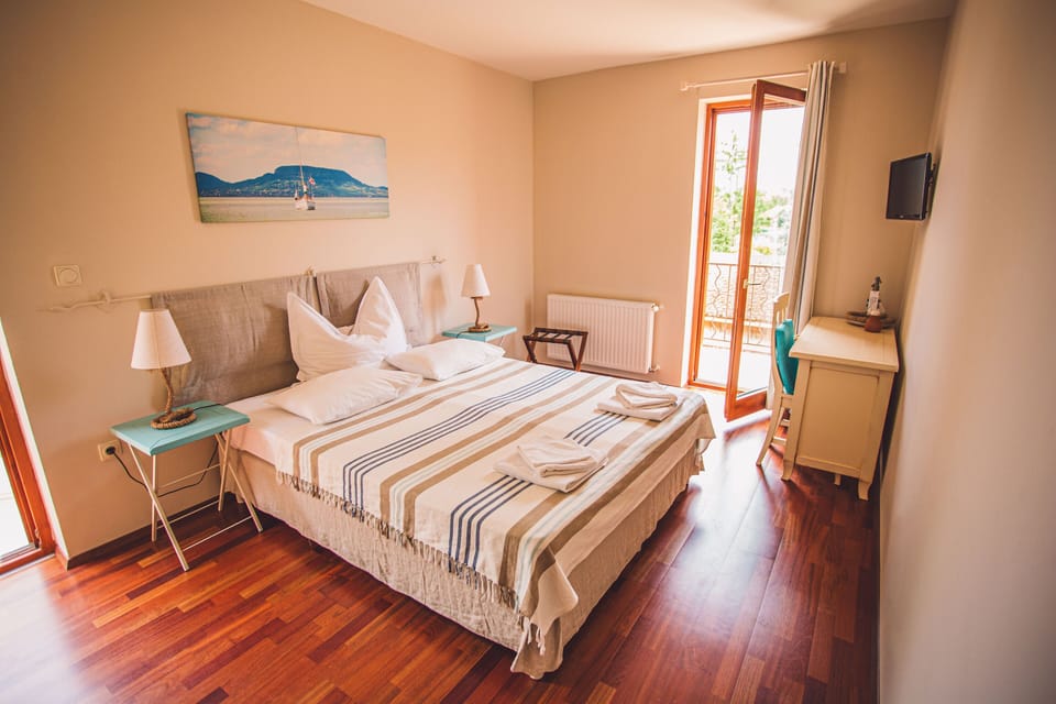 Standard Double Room, Balcony | Select Comfort beds, in-room safe, desk, laptop workspace