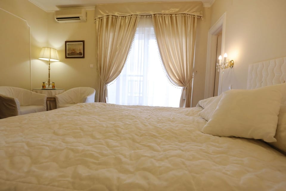 Deluxe Double Room, Balcony, Sea View | Egyptian cotton sheets, Select Comfort beds, minibar, in-room safe