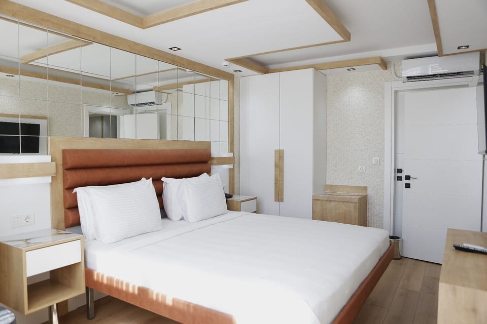 Double Room | Minibar, in-room safe, desk, iron/ironing board