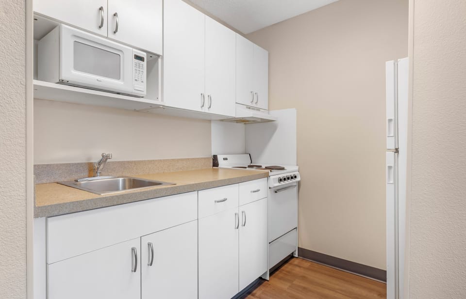Studio, 1 Queen Bed, Non Smoking | Private kitchen | Full-size fridge, microwave, stovetop, cookware/dishes/utensils