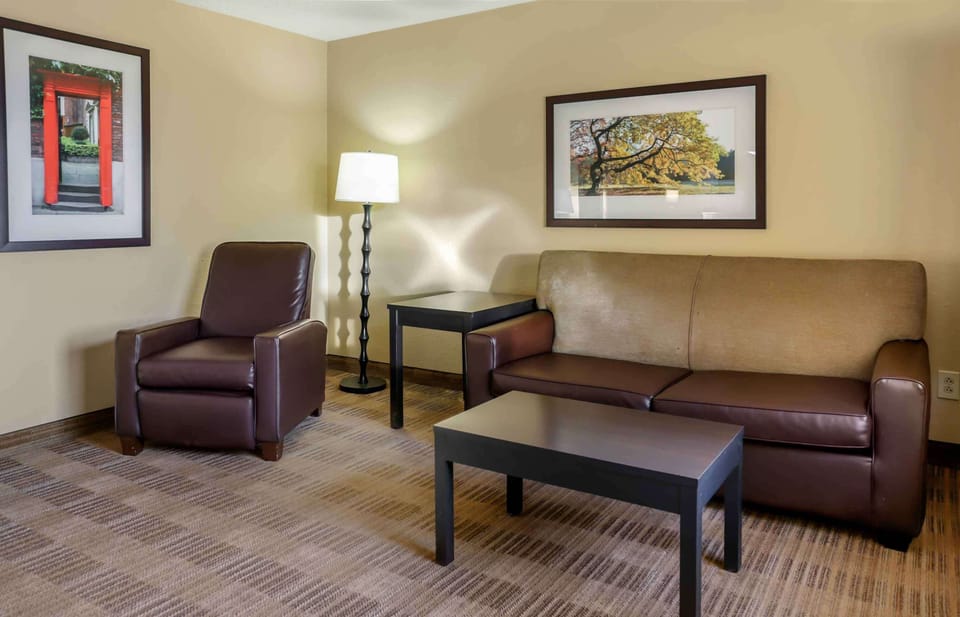 Pillowtop beds, desk, laptop workspace, blackout drapes