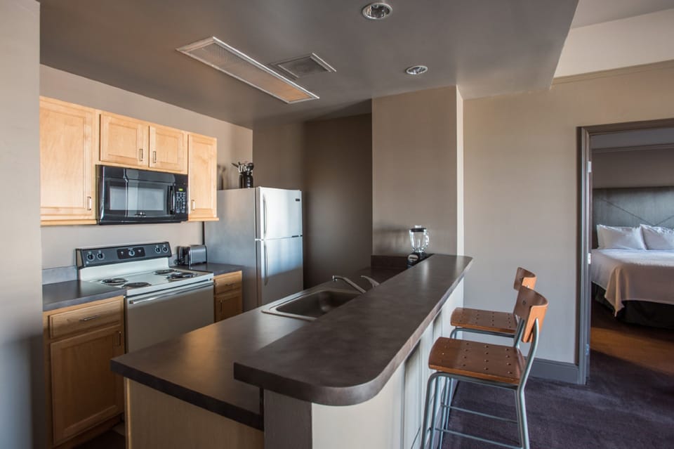 Signature King Suite | Private kitchen | Coffee/tea maker, fridge