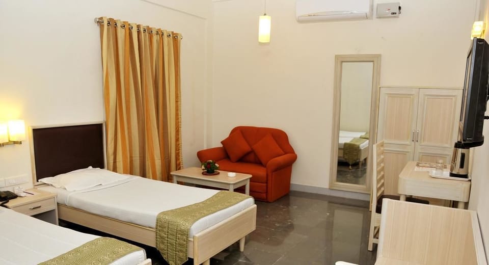 Deluxe Double Room | Rollaway beds, free WiFi, bed sheets