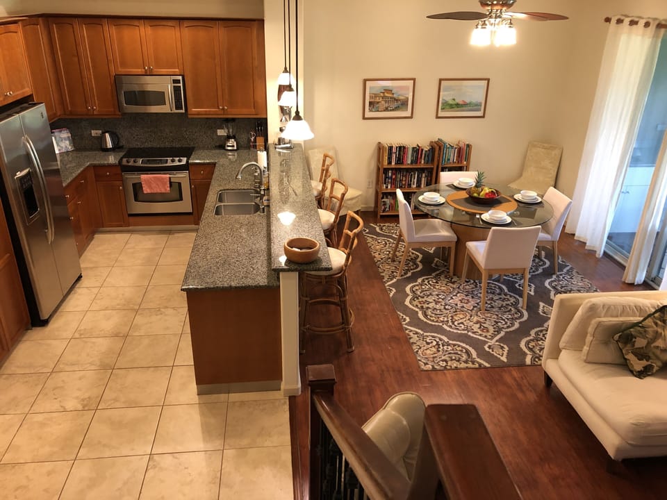 Open floor plan- dining room/kitchen/living room