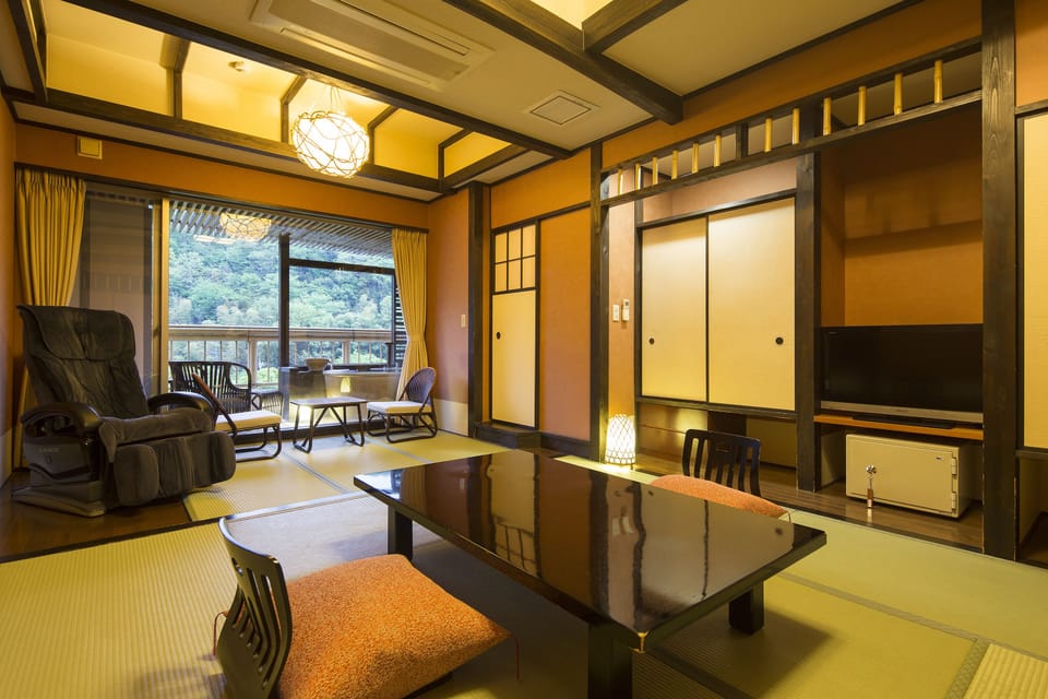 Japanese Style Room with an open air bath  :15 Minutes from ITM by Taxi, Tatoo may not be allowed. | In-room safe, desk, alarm clocks