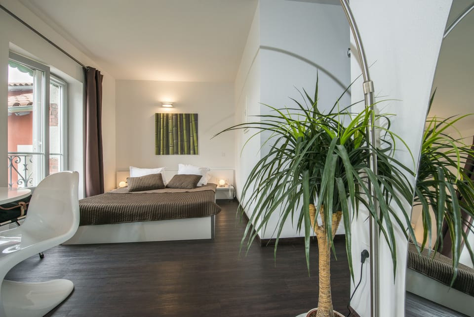 Comfort Room | In-room safe, iron/ironing board, free cribs/infant beds, free WiFi