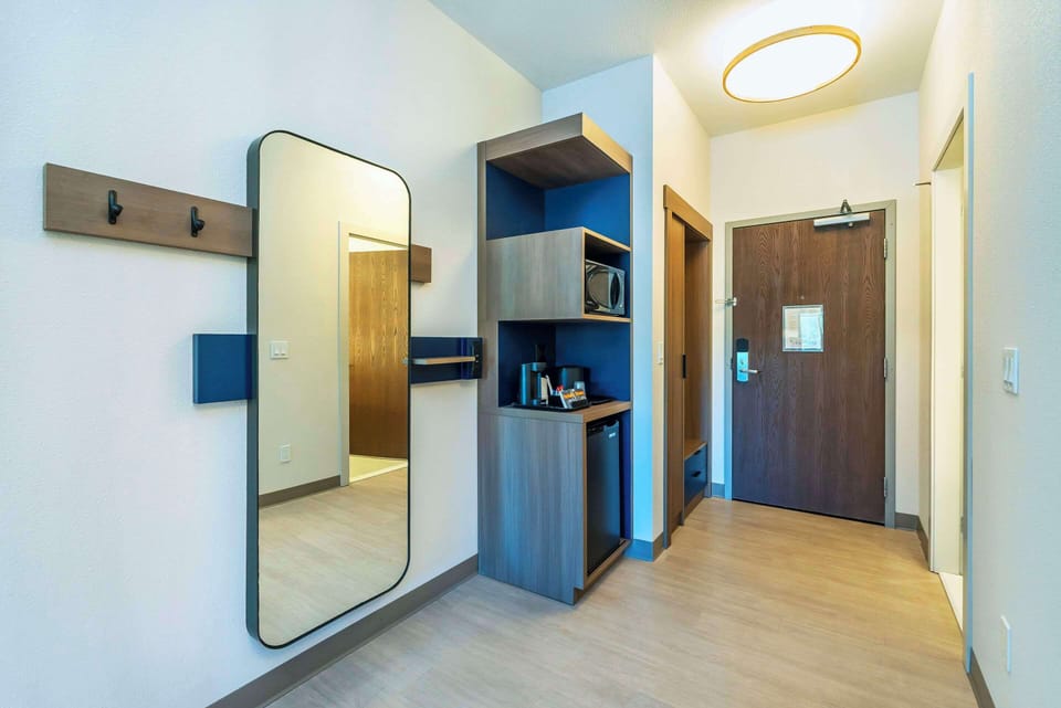 Suite, 1 King Bed with Sofa Bed, Non Smoking | Premium bedding, pillowtop beds, in-room safe, desk