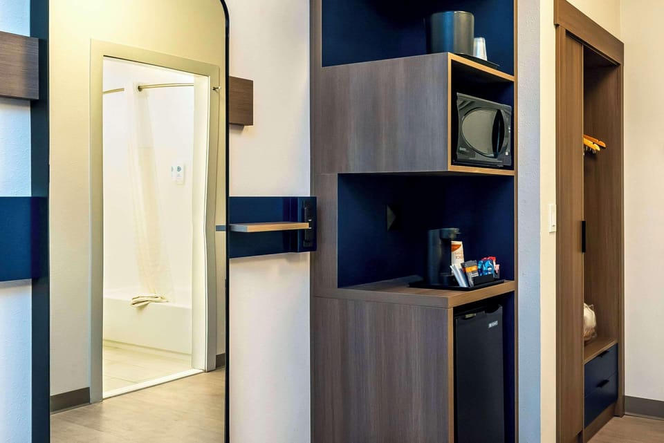 Premium bedding, pillowtop beds, in-room safe, desk