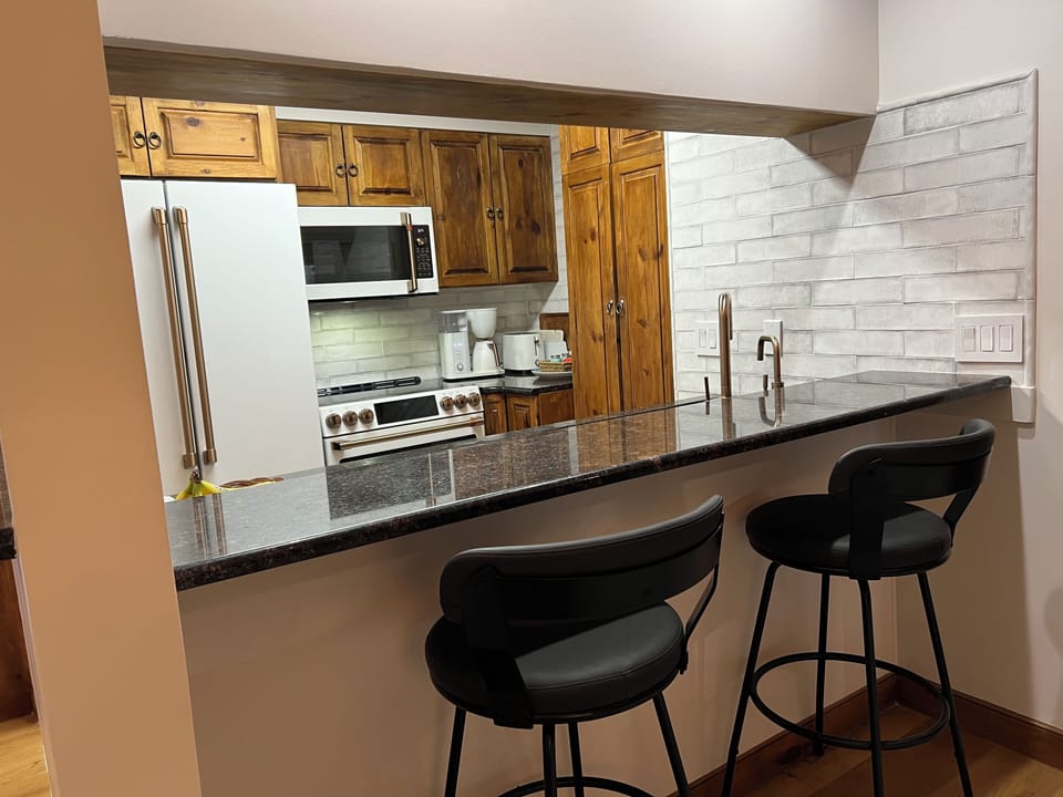 A bar overlooks the kitchen.  Great for morning cereal or apres ski grazing.