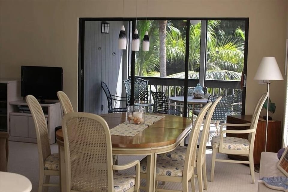 Dining area and screened outdoor eating area