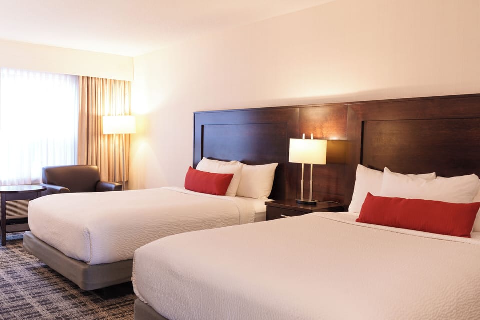 Deluxe Room | Iron/ironing board (on request), WiFi (free), bed sheets