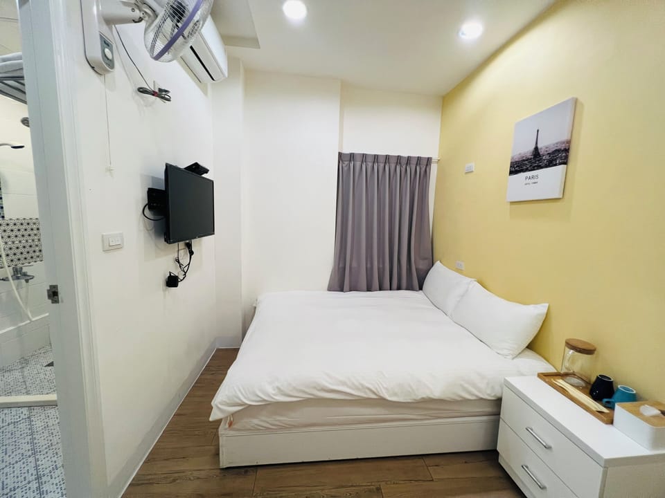 Standard Double Room, 1 Double Bed, Non Smoking | Down comforters, desk, blackout drapes, soundproofing