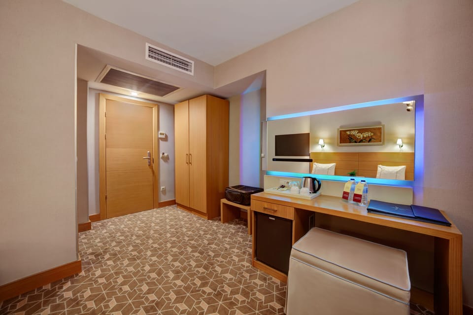 Standard Double or Twin Room | Premium bedding, minibar, in-room safe, desk