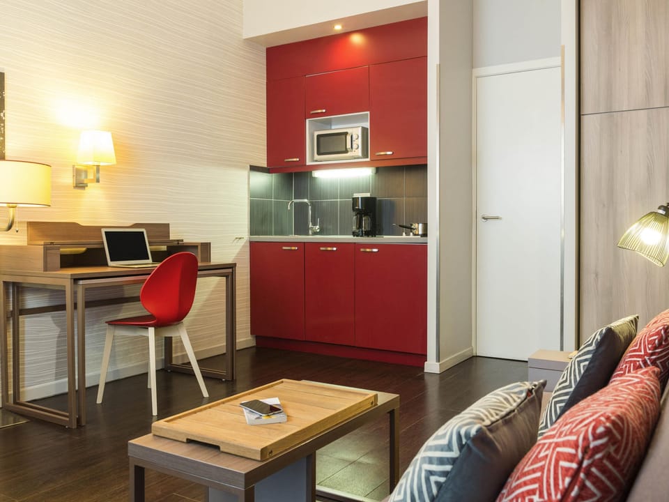 Studio, 1 Double or 2 Twin Beds | In-room safe, desk, blackout drapes, soundproofing