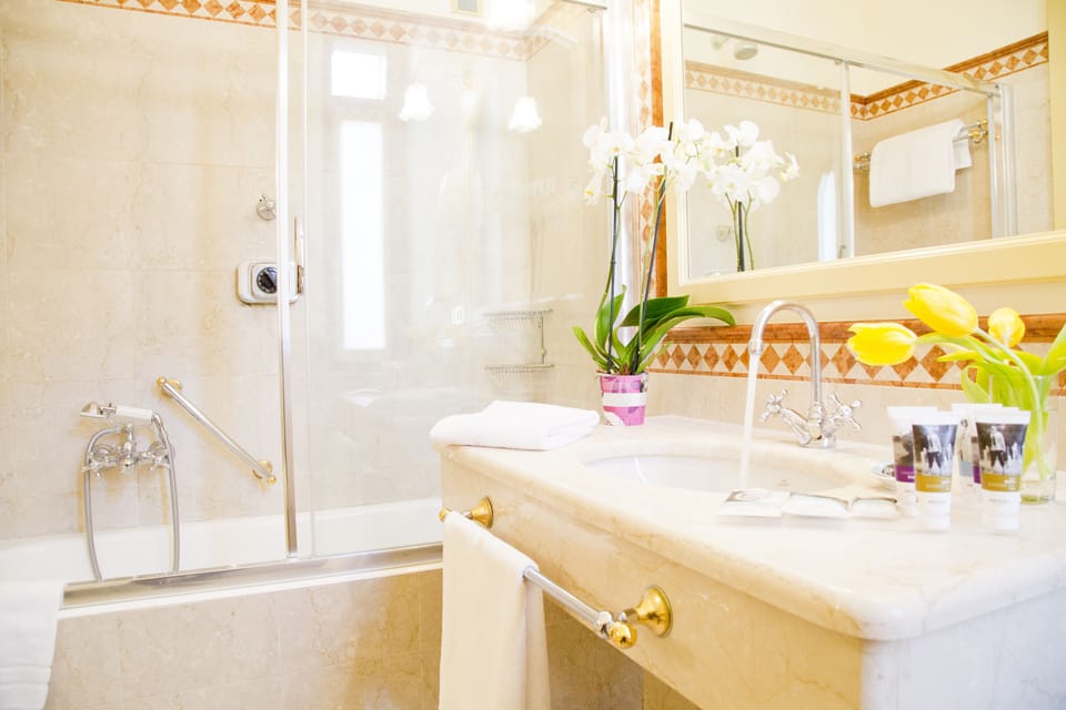 Deep soaking tub, free toiletries, hair dryer, slippers