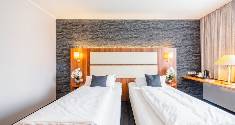 Comfort Twin Room | Individually decorated, individually furnished, desk, laptop workspace