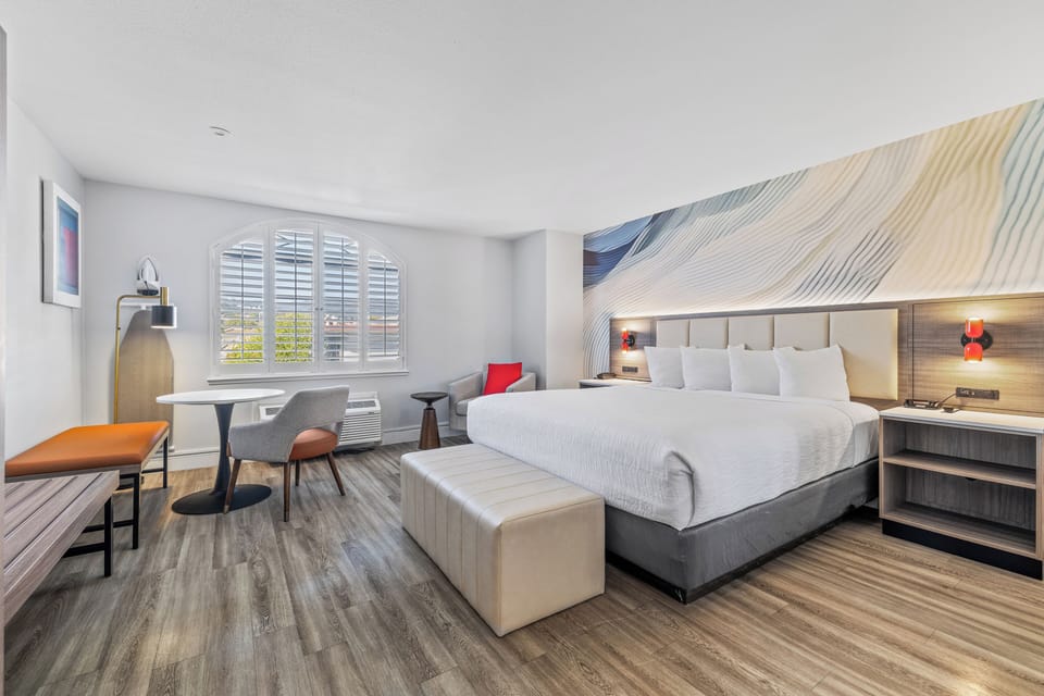 Deluxe Room, 1 King Bed | In-room safe, desk, laptop workspace, iron/ironing board