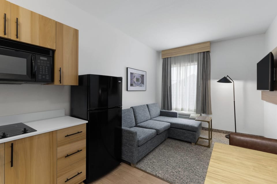 Suite, 1 King Bed, Non Smoking | Premium bedding, pillowtop beds, desk, blackout drapes