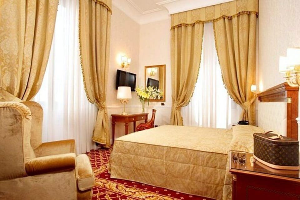 Egyptian cotton sheets, premium bedding, minibar, in-room safe