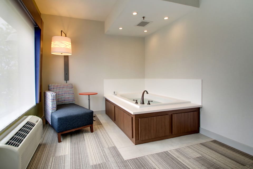 Suite, 1 Bedroom, Jetted Tub | In-room safe, desk, iron/ironing board, free cribs/infant beds