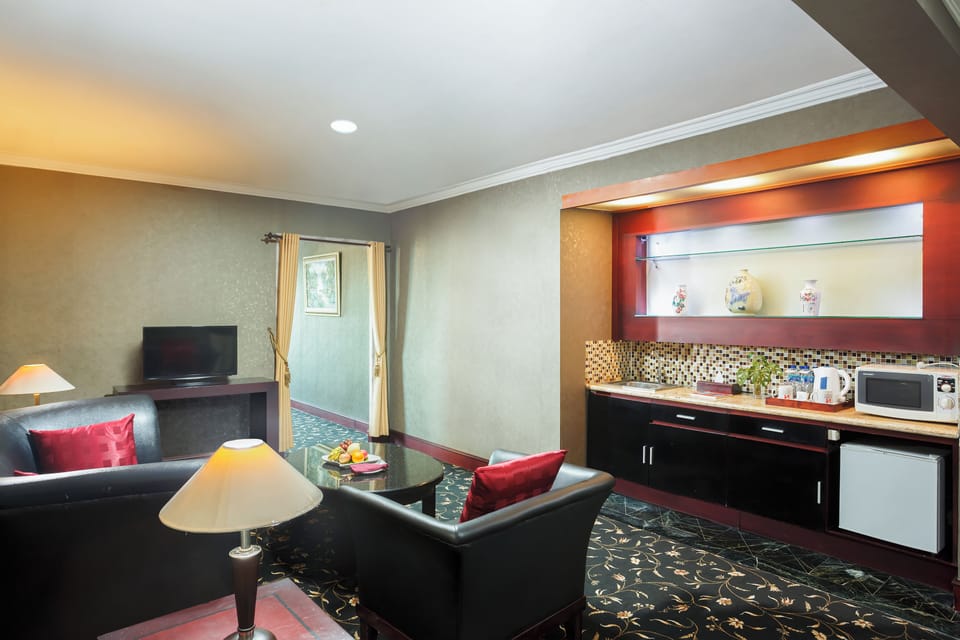 Presidential Room, Non Smoking, City View | Living area | 21-inch LED TV with satellite channels, TV