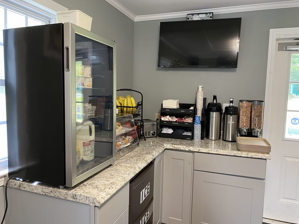 Free daily continental breakfast