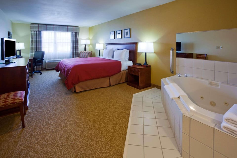 Suite, 1 Queen Bed, Non Smoking | Hypo-allergenic bedding, down comforters, desk, soundproofing