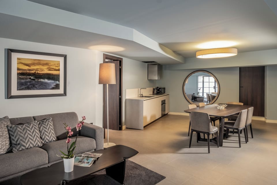 Presidential Suite | Living area | 32-inch flat-screen TV with cable channels, TV